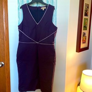 Banana republic sheath navy with white piping and pockets